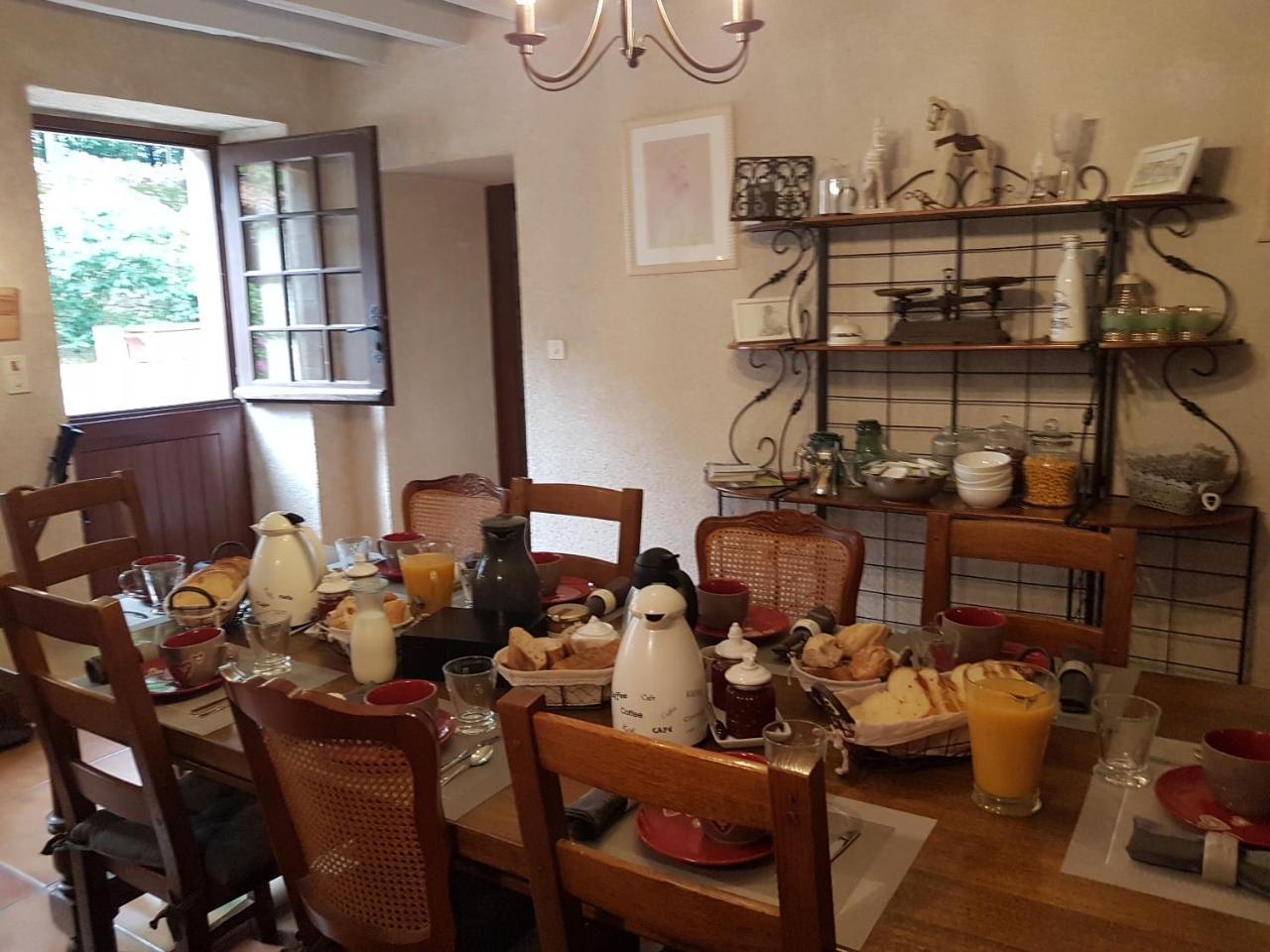 Le Moulin De Charin Bed & Breakfast La Pommeraie-sur-Sèvre Екстериор снимка